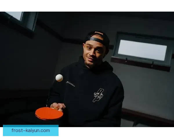 哈维·西蒙斯国家队表现稳定，备受关注的年轻球员展现出良好状态